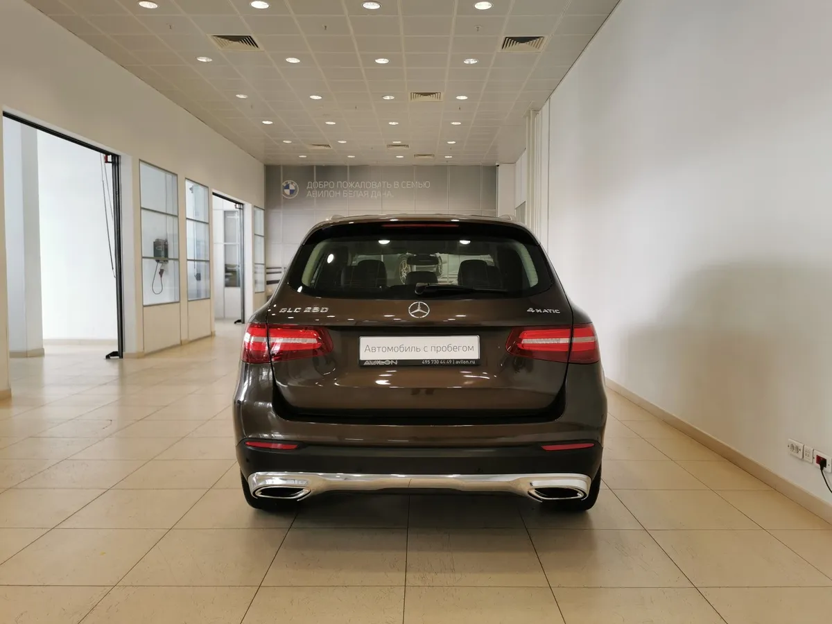 Mercedes-Benz GLC 250 9G-TRONIC 4MATIC (211 л.с.) Особая серия Коричневый в АВИЛОН. Слайд №8
