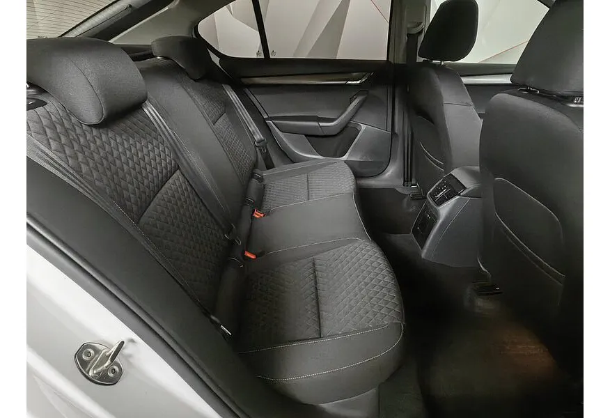 АВИЛОН - Skoda Octavia 1.4 TSI MT (150 л.с.) Hockey Edition Белый - slide 9