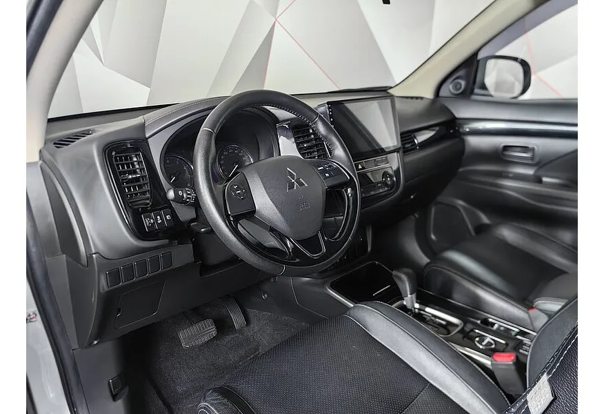 Mitsubishi Outlander 2.0 CVT 4WD (146 л.с.) Серебристый в АВИЛОН. Слайд №14