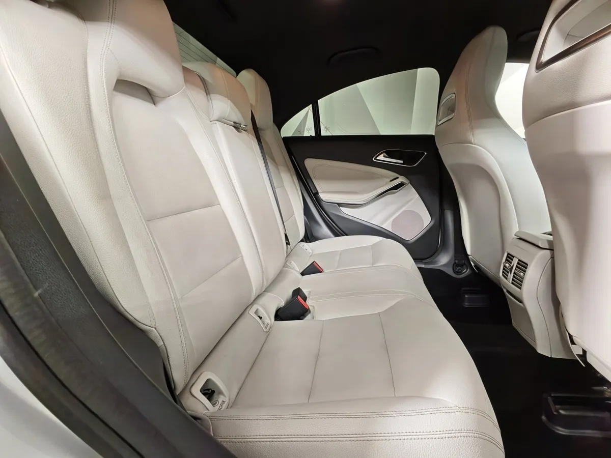 Mercedes-Benz CLA 200 7G-DCT (156 л.с.) Серебристый в АВИЛОН. Слайд №16