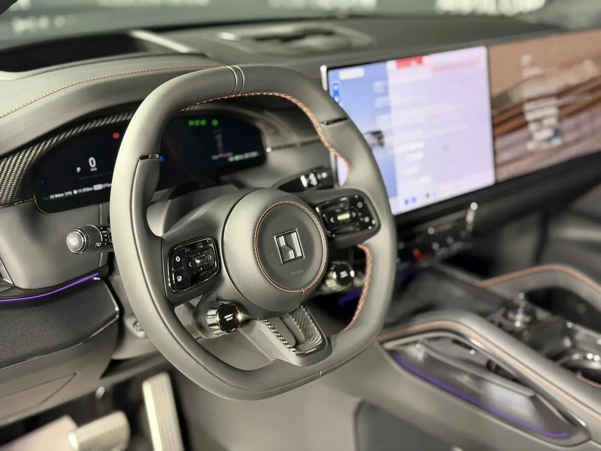 Zeekr 8X Dawn 2.0h AT 4WD (1401 л.с.) Yao Ying Черный в АВИЛОН. Слайд №10