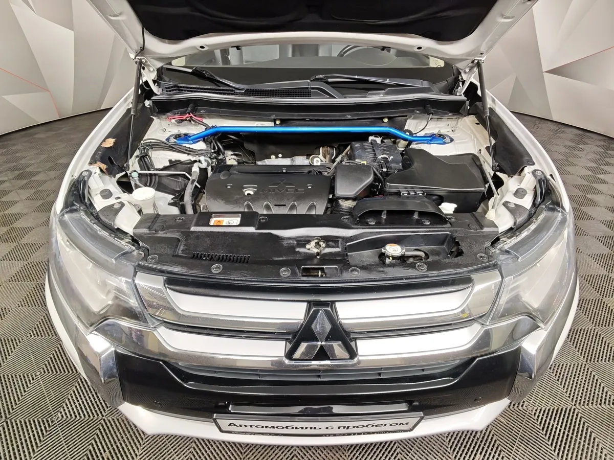 Mitsubishi Outlander 2.4 MIVEC CVT 4WD (167 л.с.) Instyle Белый в АВИЛОН. Слайд №11
