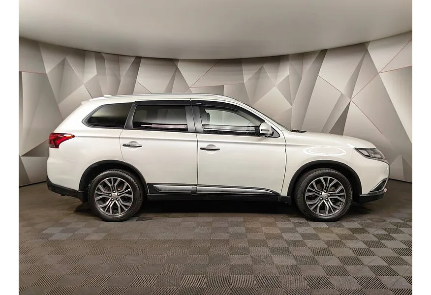 Mitsubishi Outlander 2.4 CVT 4WD (167 л.с.) Белый в АВИЛОН. Слайд №4