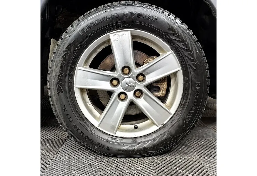 Mitsubishi Outlander 2.0 CVT (146 л.с.) Серый в АВИЛОН. Слайд №9