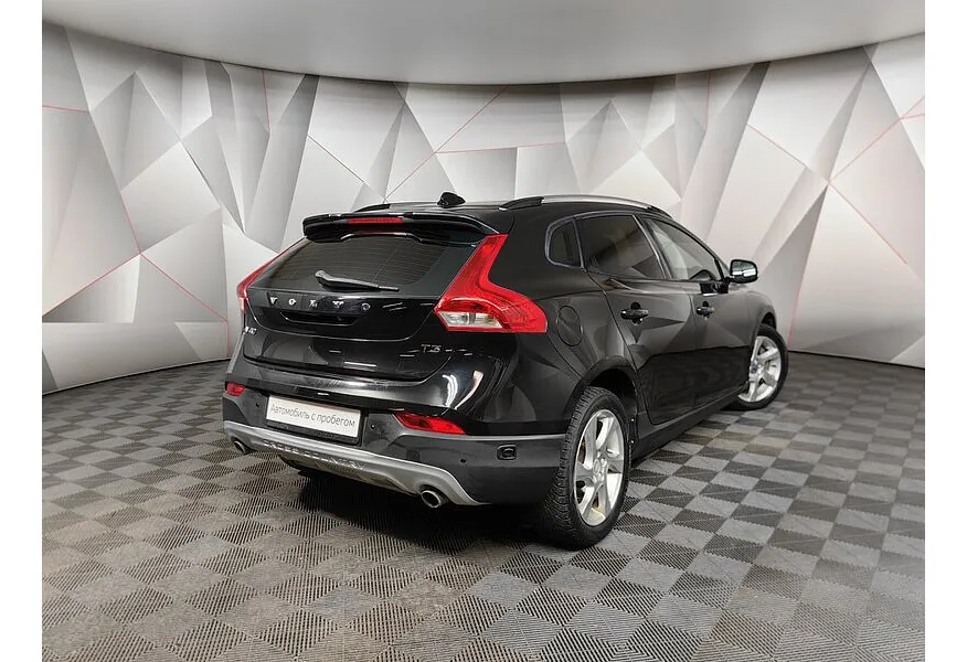 Volvo V40 1.5 T3 Drive-E Geartronic (152 л.с.) Kinetic Черный в АВИЛОН. Слайд №2