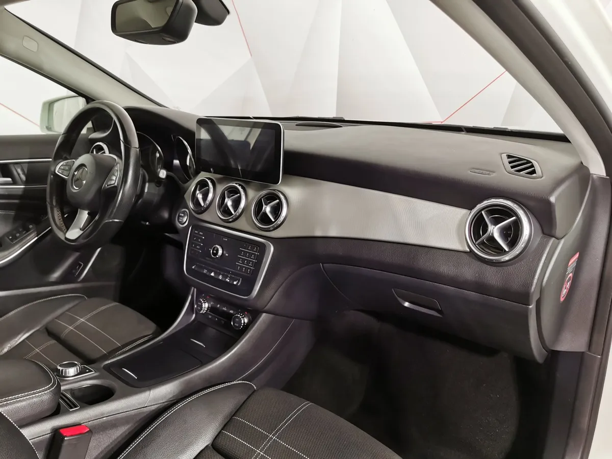 Mercedes-Benz GLA 200 7G-DCT (150 л.с.) Особая серия Белый в АВИЛОН. Слайд №12