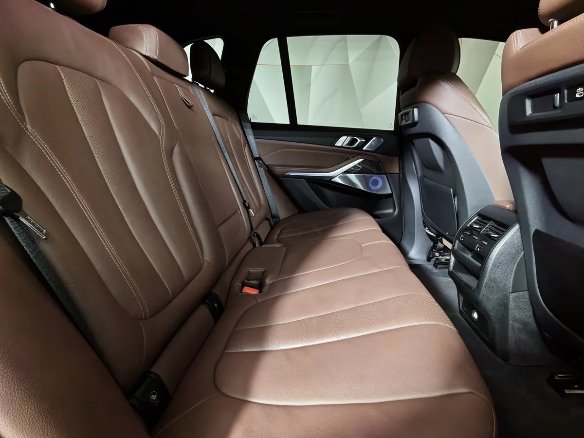 BMW X5 xDrive40i Steptronic (340 л.с.) Белый в АВИЛОН. Слайд №14