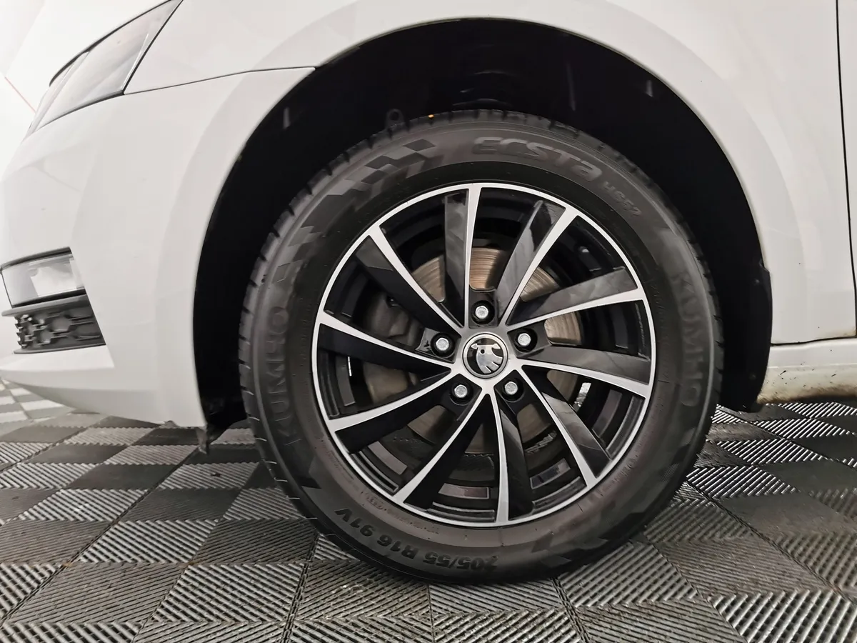 Skoda Octavia 1.6 MPI AT (110 л.с.) Белый в АВИЛОН. Слайд №9