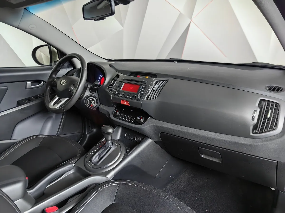 Kia Sportage 2.0 AT (150 л.с.) Серебристый в АВИЛОН. Слайд №12