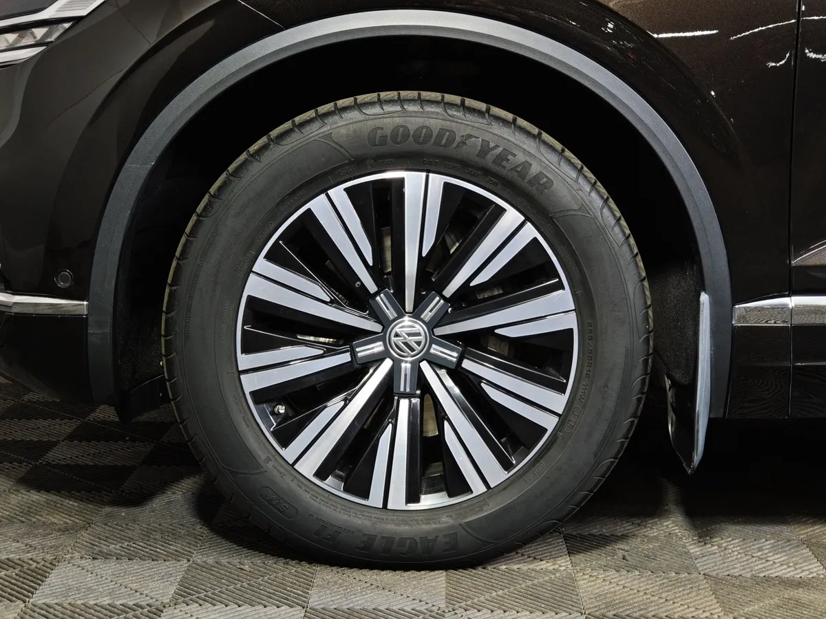 Volkswagen Touareg 2.0 TSI Tiptronic 4Motion (249 л.с.) Exclusive Коричневый в АВИЛОН. Слайд №9