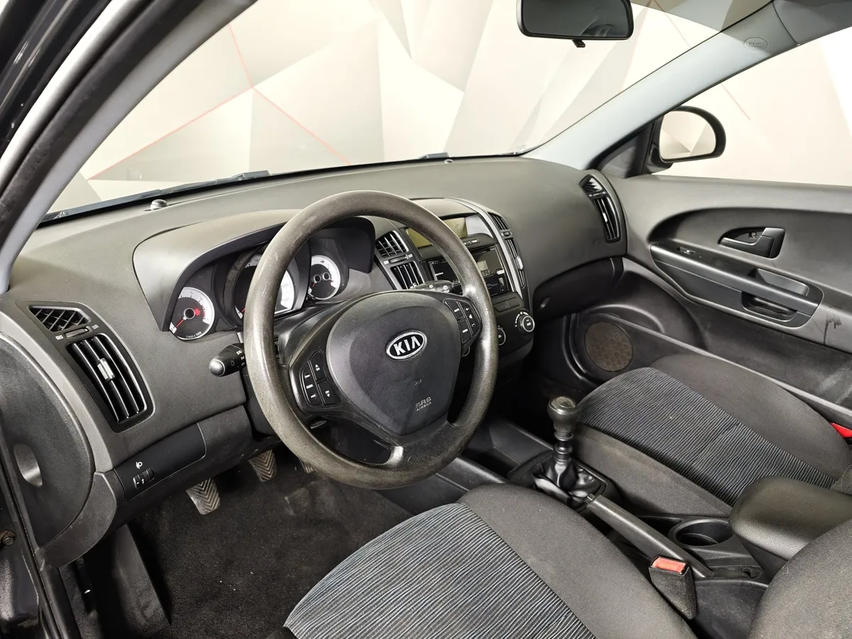 Kia Ceed 1.6 MT (122 л.с.) Черный в АВИЛОН. Слайд №19