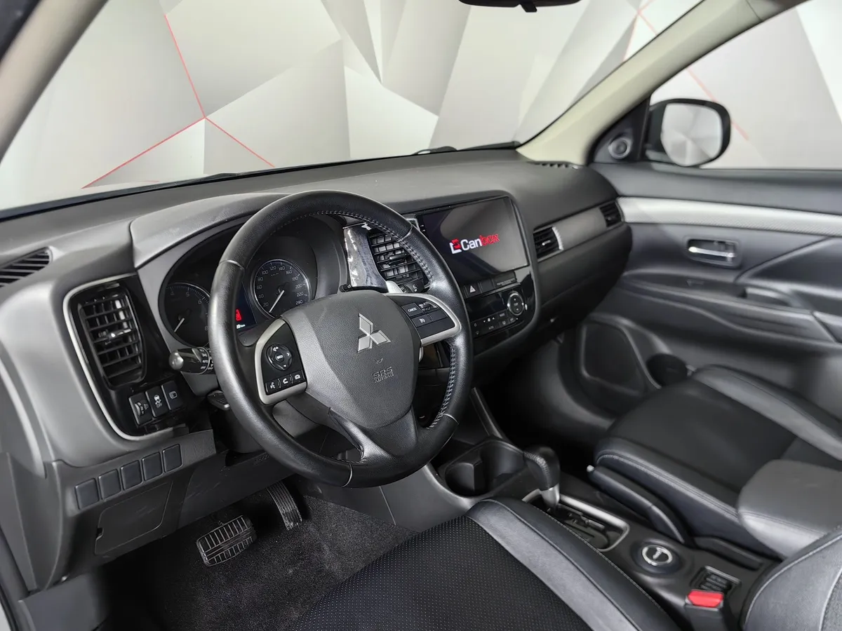 Mitsubishi Outlander 2.4 CVT 4WD (167 л.с.) Серебристый в АВИЛОН. Слайд №18
