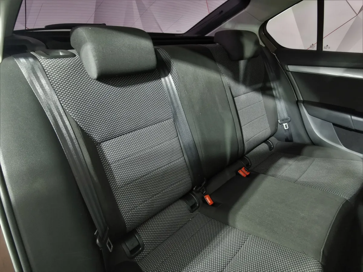 Skoda Octavia 1.6 MPI AT (110 л.с.) Коричневый в АВИЛОН. Слайд №16