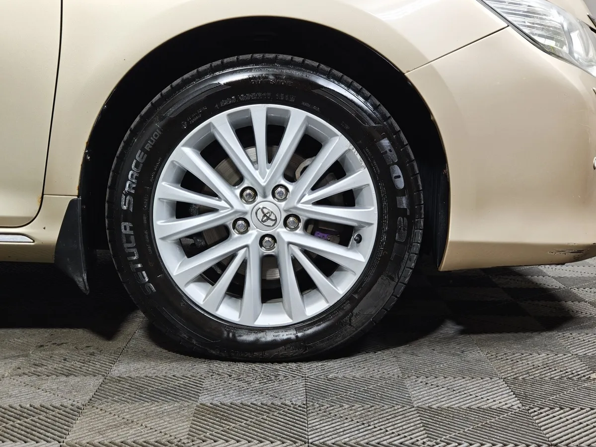 Toyota Camry 2.5 AT (181 л.с.) Бежевый в АВИЛОН. Слайд №9