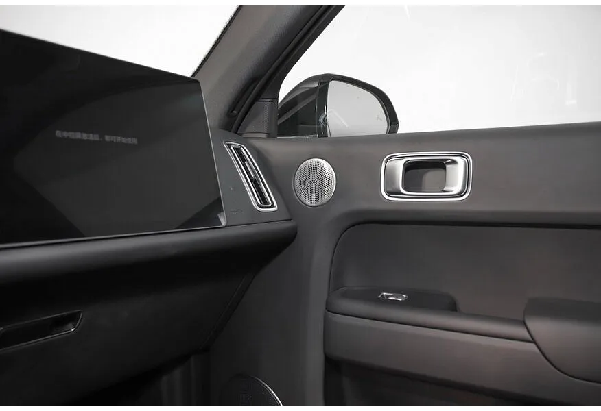 Li Auto L7 1.5 AT 4WD (449 л.с.) Ultra Серебристый в АВИЛОН. Слайд №14