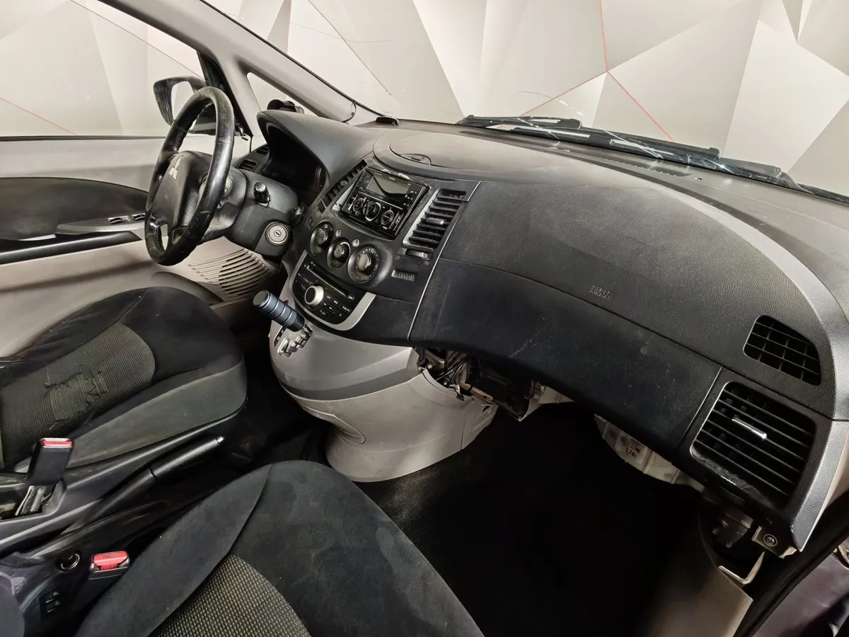 Mitsubishi Grandis 2.4 AT 4WD (165 л.с.) Белый в АВИЛОН. Слайд №10