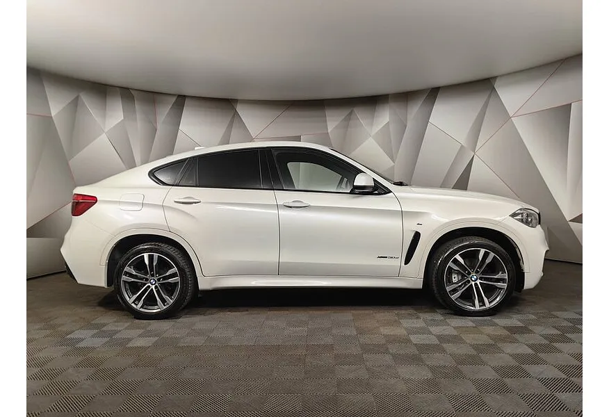 LIVE. Слайд №3