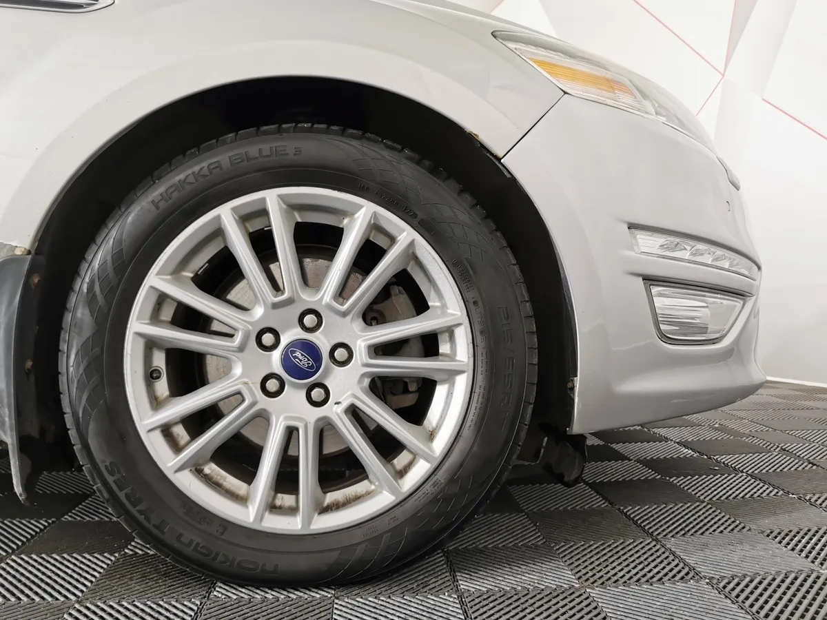 Ford Mondeo 2.0 EcoBoost PowerShift (200 л.с.) Titanium Black Серебристый в АВИЛОН. Слайд №9
