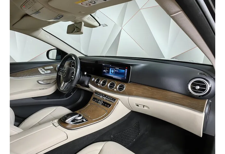 Mercedes-Benz E-Класс E 200 4MATIC 9G-TRONIC (184 л.с.) Exclusive Черный в АВИЛОН. Слайд №12