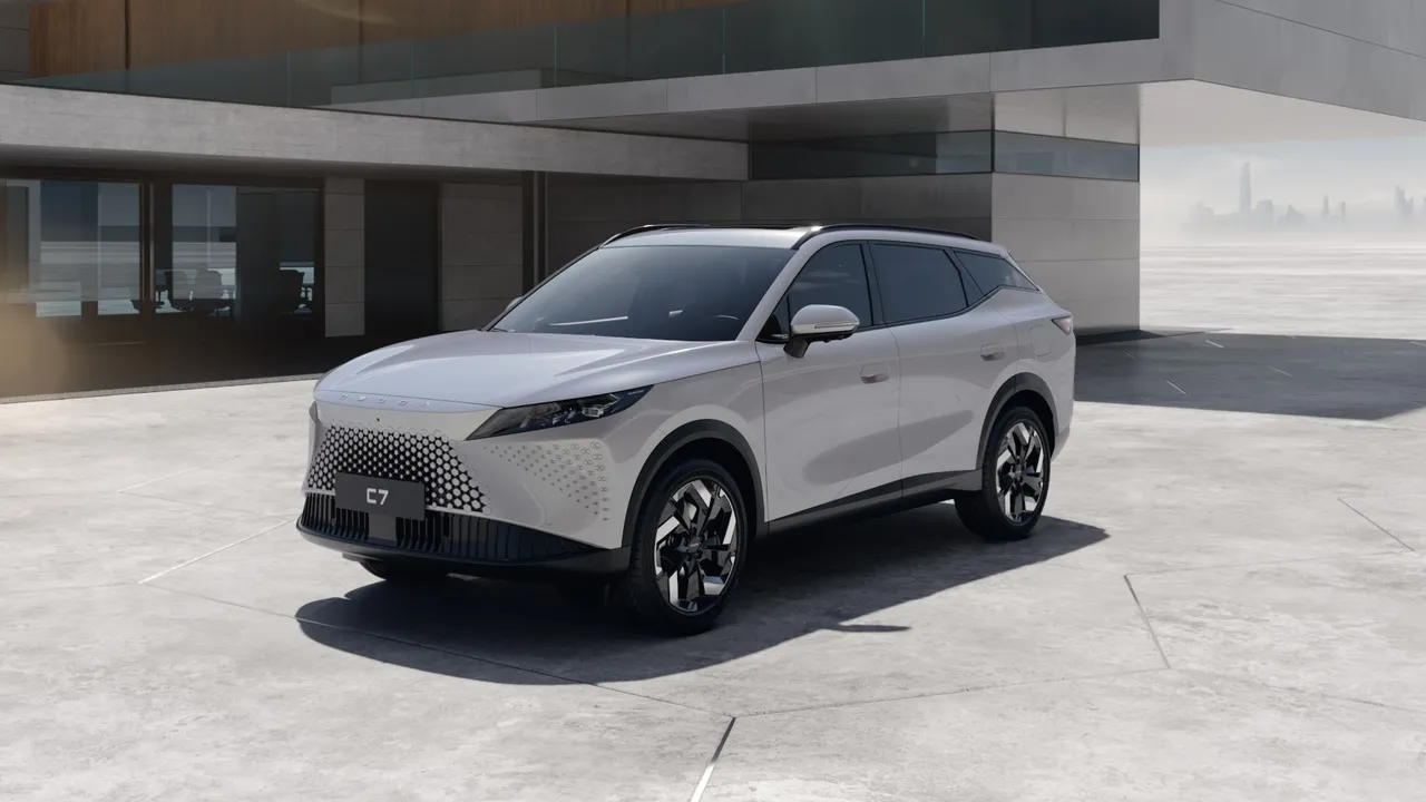 OMODA C7 1.6 DCT 4WD (150 л.с.) Стиль Серебристый в АВИЛОН. Слайд №1