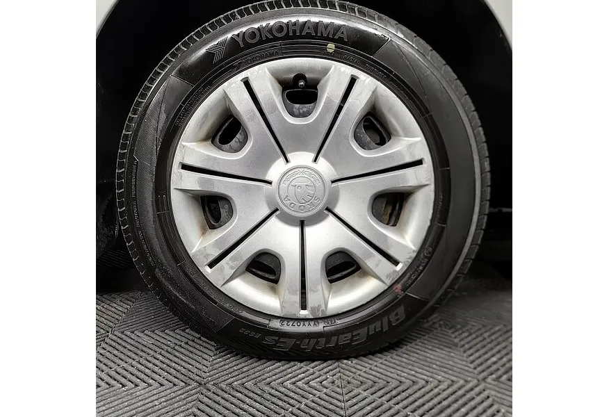 Skoda Fabia 1.4 MT (125 л.с.) Желтый в АВИЛОН. Слайд №9