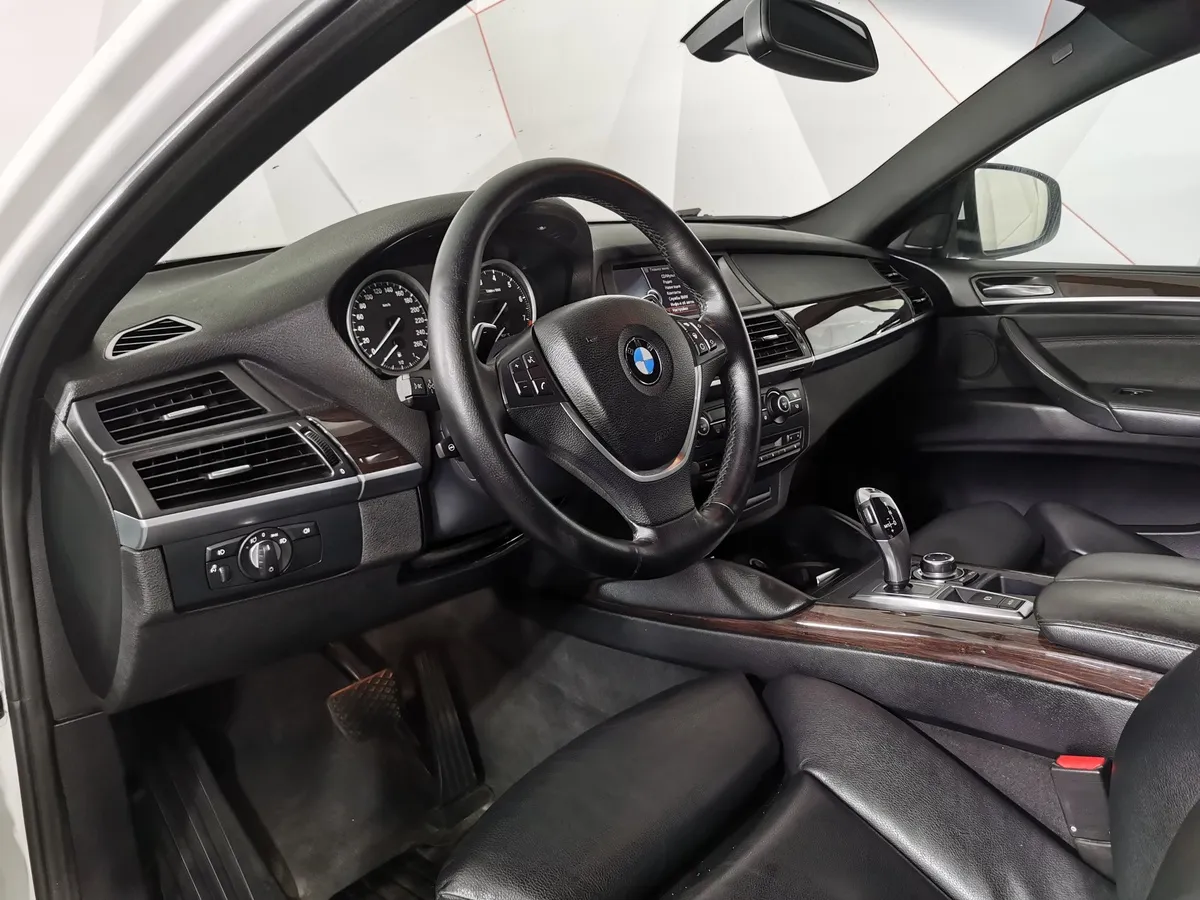 BMW X6 xDrive35i 8AT (306 л.с.) Белый в АВИЛОН. Слайд №12