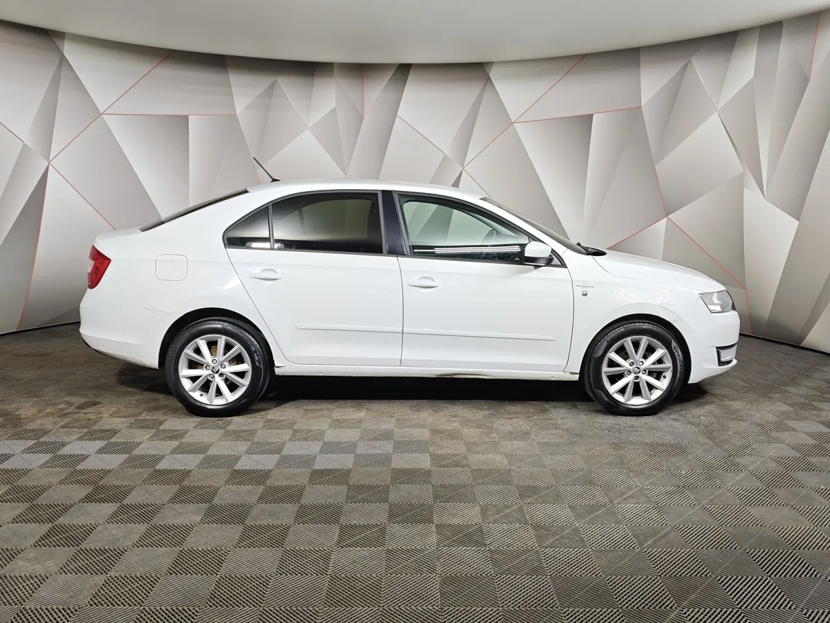 Skoda Rapid 1.6 MT (90 л.с.) Белый в АВИЛОН. Слайд №6