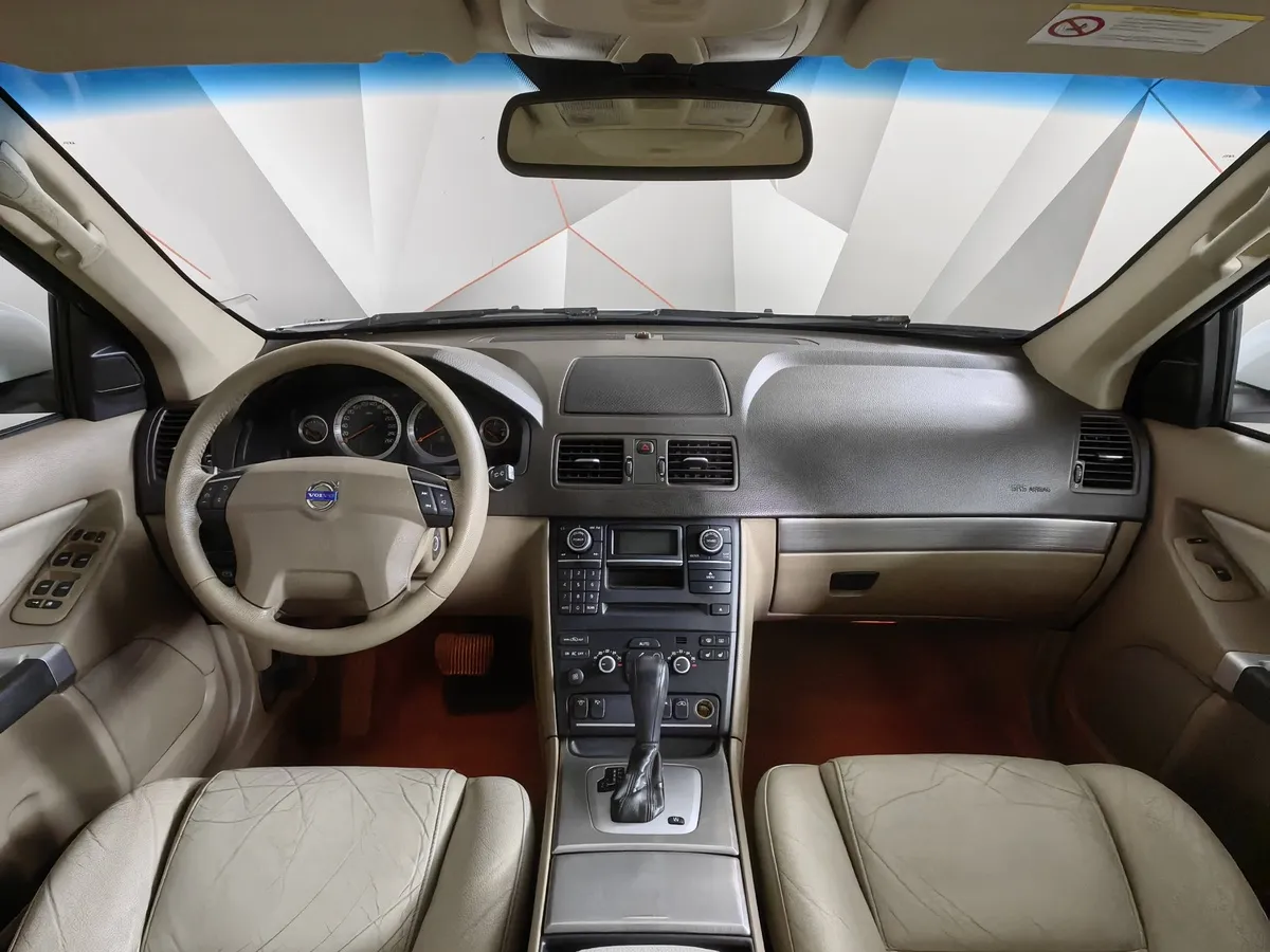 Volvo XC90 2.5 T5 Geartronic AWD (5 мест) (210 л.с.) Белый в АВИЛОН. Слайд №13