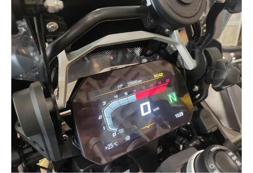 LIVE. Слайд №11