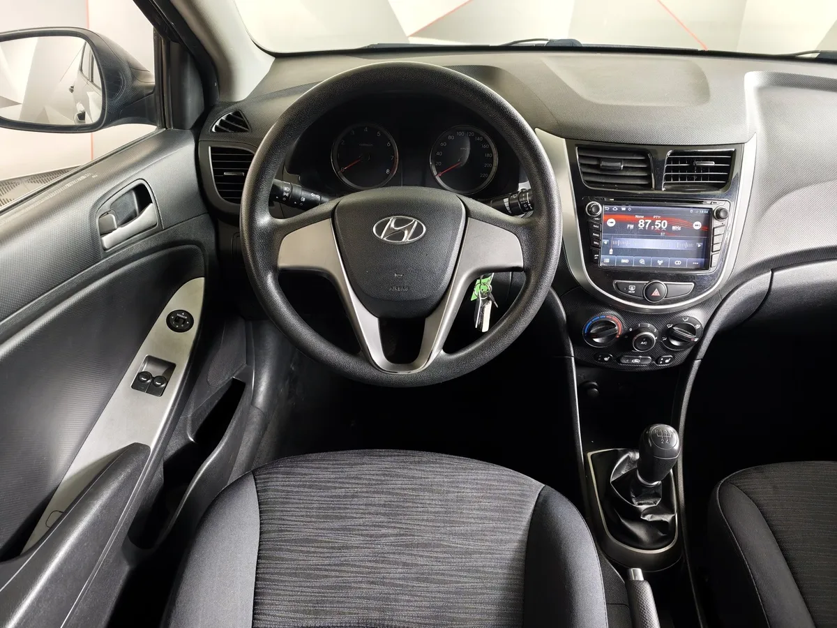 Hyundai Solaris 1.4 MT (107 л.с.) Comfort Черный в АВИЛОН. Слайд №20