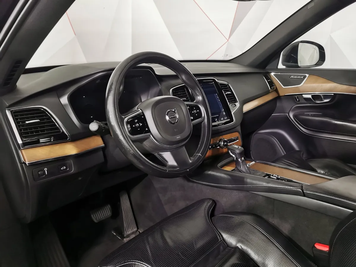 Volvo XC90 2.0 D5 Drive-E AT AWD (235 л.с.) Inscription Черный в АВИЛОН. Слайд №16