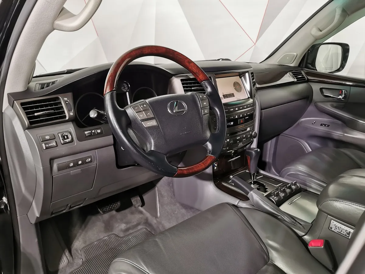Lexus LX 570 AT (383 л.с.) Premium Черный в АВИЛОН. Слайд №18