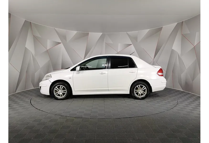 Nissan Tiida 1.6 AT (110 л.с.) Белый в АВИЛОН. Слайд №5