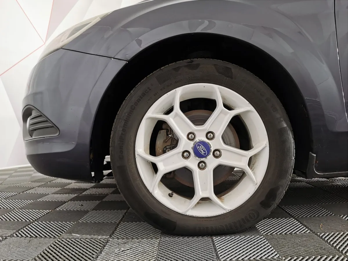 Ford Focus 1.6 AT (101 л.с.) Ghia Серый в АВИЛОН. Слайд №9