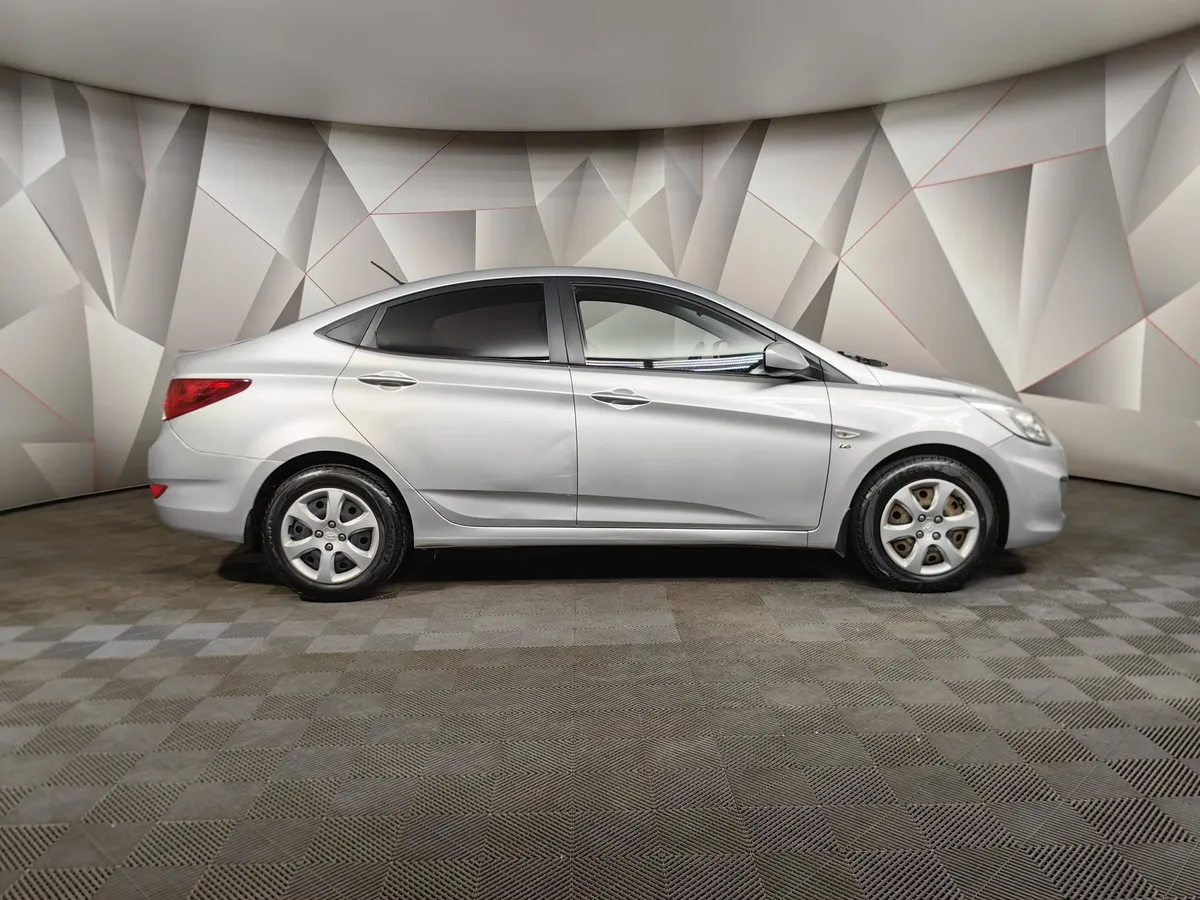 Hyundai Solaris 1.6 MT (123 л.с.) Classic + AC Серебристый в АВИЛОН. Слайд №6
