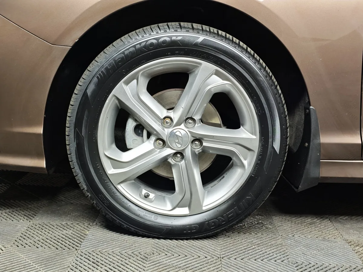 Hyundai Sonata 2.0 MPI (150 л.с.) Business Бежевый в АВИЛОН. Слайд №9