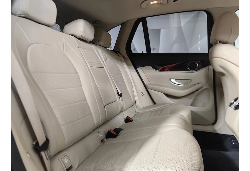 Mercedes-Benz GLC 250 9G-TRONIC 4MATIC (211 л.с.) Белый в АВИЛОН. Слайд №16