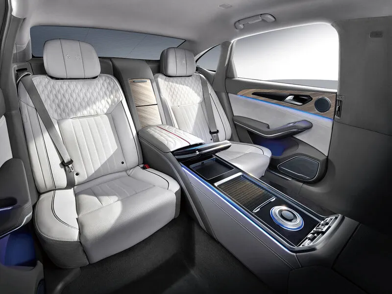 Hongqi в АВИЛОН