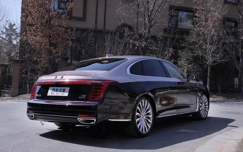Hongqi в АВИЛОН