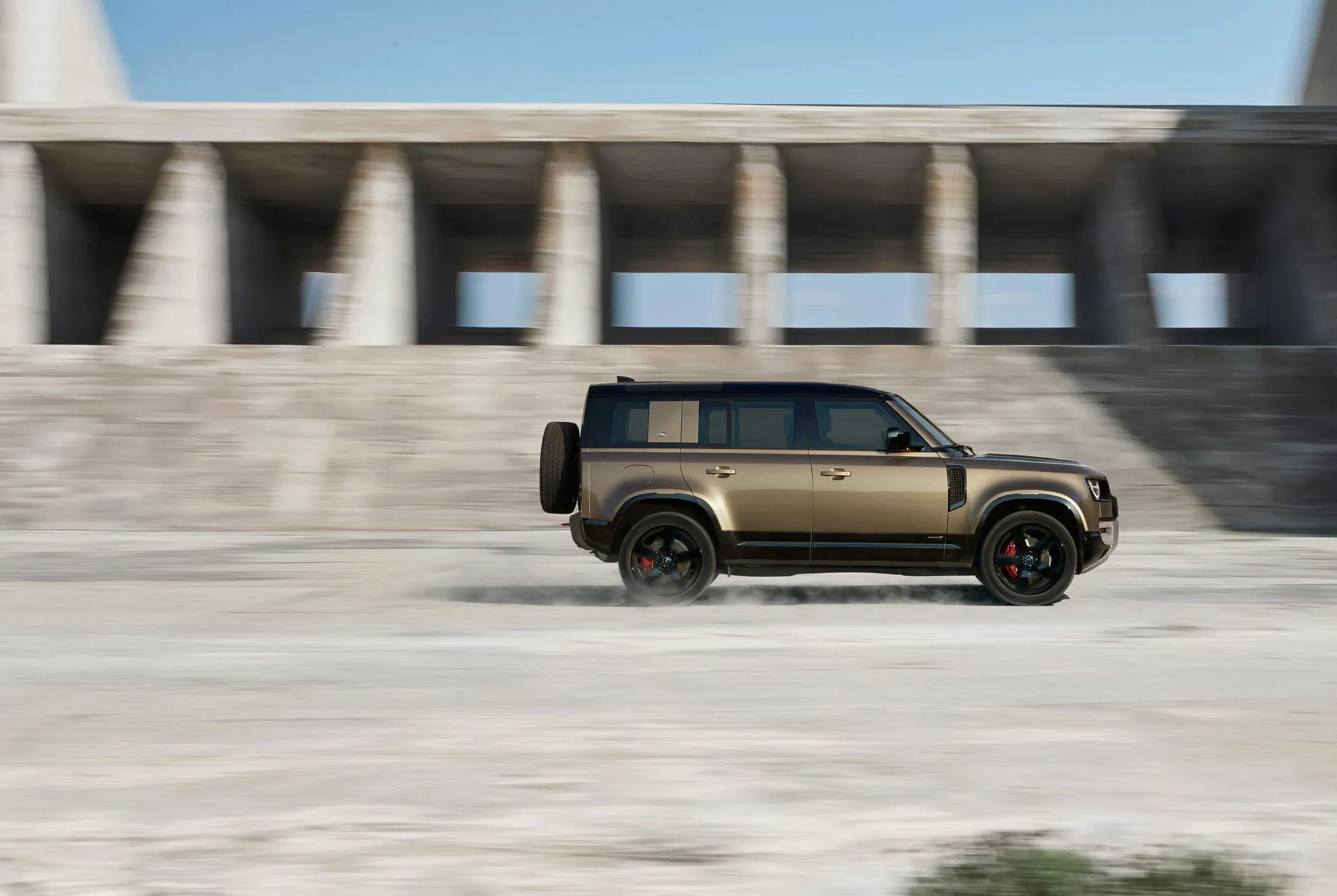 Land Rover Defender в АВИЛОН