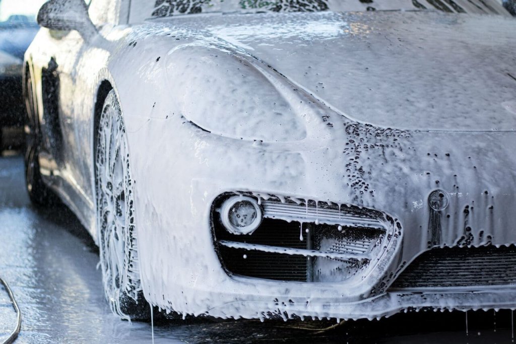 Где лучше мыть машину зимой?
