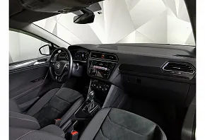 Volkswagen Tiguan Кроссовер Бензиновый, 1.4 TSI BlueMotion DSG (125 л.с.), Передний привод, Робот, 2018 2018 года выпуска: фото, цены, автомобили в наличии